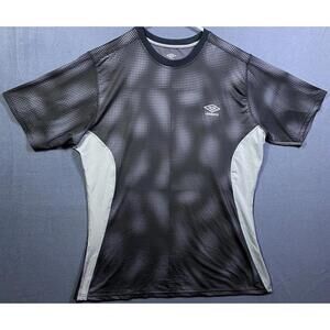 Men's XLARGE Umbro Soccer Performance SS Crewneck Athletic Shirt Gray Black GEO